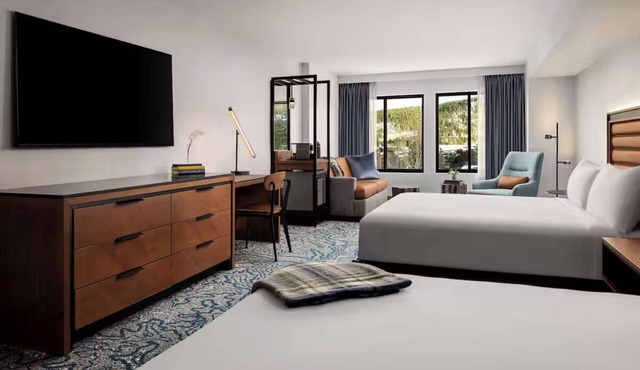 Alpenrock Cultural Stay w/Main Street Dining, Shopping Fun & Mountain Views
