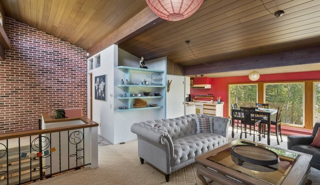 Amazing Loft in the Heart of Town