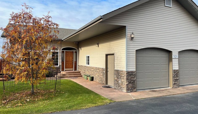 Amazing view, perfect for large families, central Kenai Peninsula location!