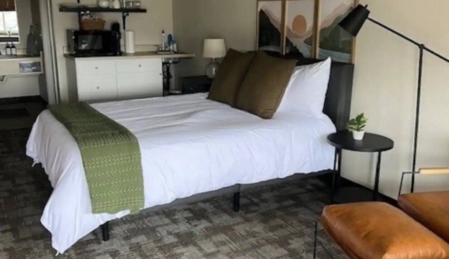 Anchor Point Stays - Room 7