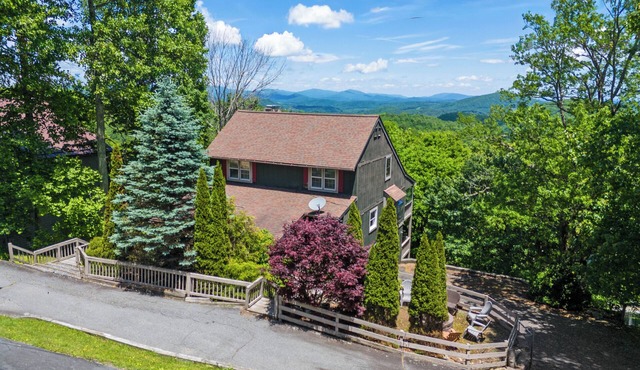 Antlers Lodge: Views | Hot Tub | Fire Pit | Ping Pong | 5min to Blowing Rock