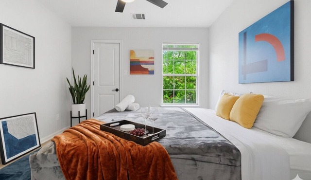 ATX summer at Modern Desert Cactus Home by Downtown and UT ❤️ Free Parking