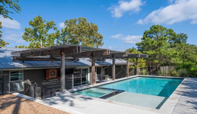 ATX Summer Oasis | Pool & Hot Tub| Sleeps 8