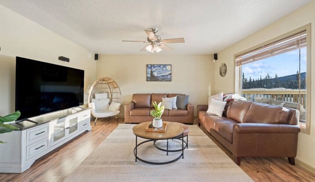 Aurora Viewpoint Manor 7b4b with Panoramic Views