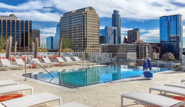 Austin | Couples ATX Base | Pool + Gym