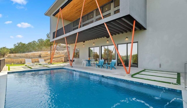 Award-Winning Modern Lakehouse w/Private Pool & Sunset Views