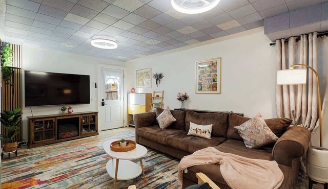 Beach Block 2BR Retreat w/ Palm Courtyard Walk to Ocean Near SF