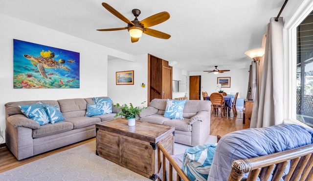 Beach Paradise Hawaiian Vacation Home: 300 feet From White Sand Beach, A/C