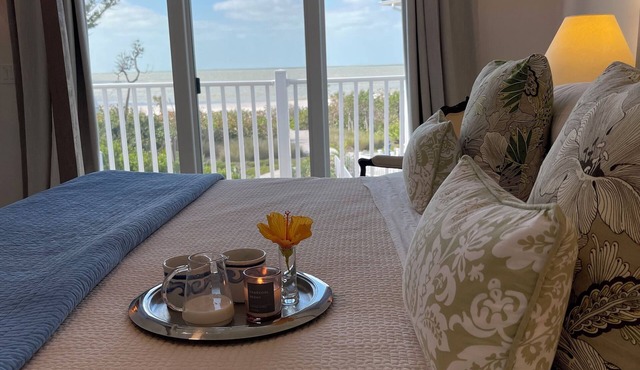Beachfront - step into sand & shells from your living room, stargazing rooftop
