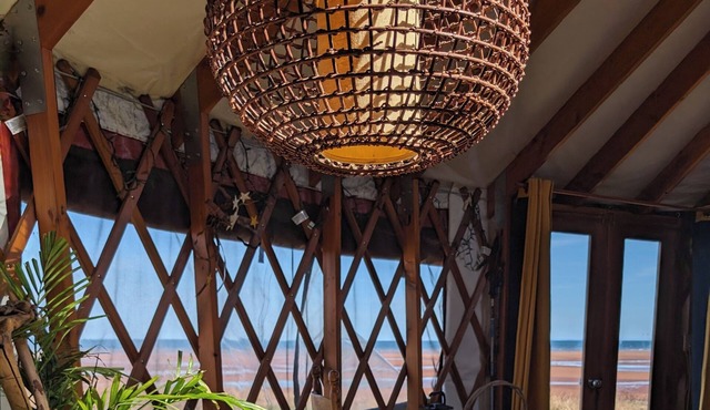 Beachfront Yurt.Just you and the Beach!