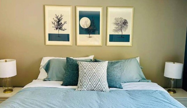Bear Chase Bungalow - sleeps 6. Close to skiing, Ice Castles and winter fun!