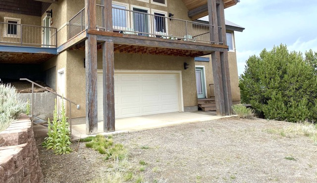 Bear Creek Hideaway (Ski Specials)