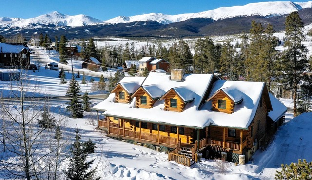 Bear Creek Mining Lodge: Mountain Style, Hot Tub