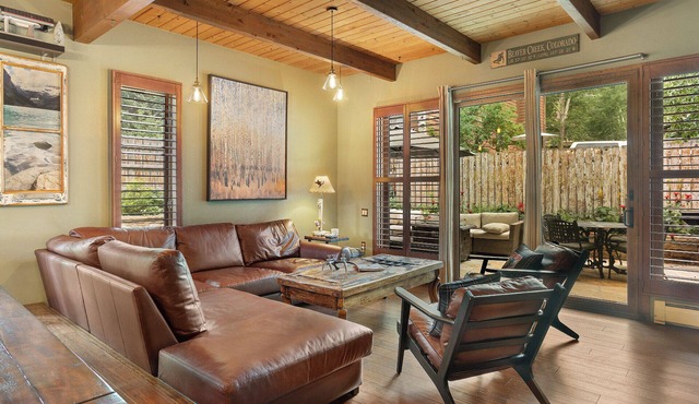 Beautiful Backyard With Private Hot Tub - Pet Friendly - Beds for any group dynamic