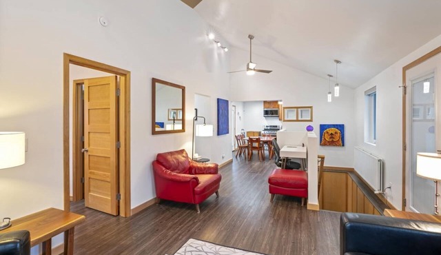 Beautiful, Historic, Downtown Home - 1/2 block from Iditarod