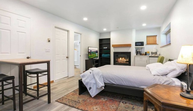 Beautiful Private Room 10 Minutes from Beaver Creek