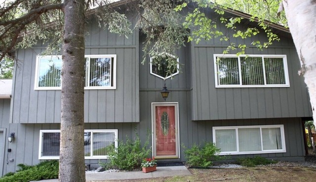 Beautiful remodeled home in quiet South Anchorage neighborhood
