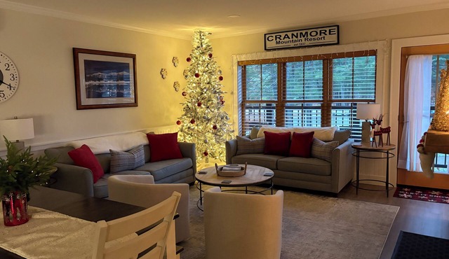 Beautiful Slope Side Condo at Cranmore Mountain, North Conway NH
