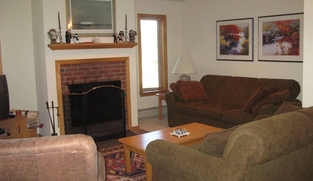 Beautiful Trailside Condo - Ski In Ski Out - Shared Seasonal or Nightly Rental