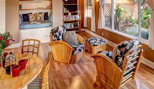 Beautiful Views. Close to Beach + Close to Waimea Town.
