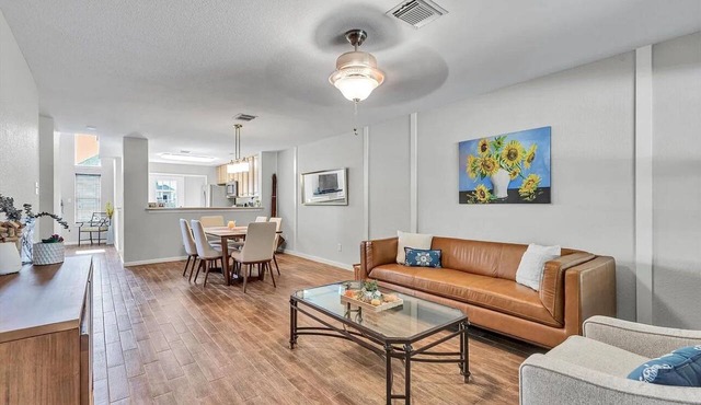 Beautifully maintained townhome in Gleannloch