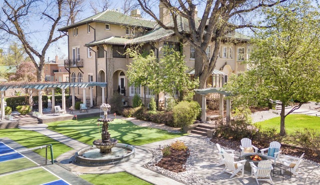 Billiard Garden-Level Apartment @ Sharp Mansion Homestead