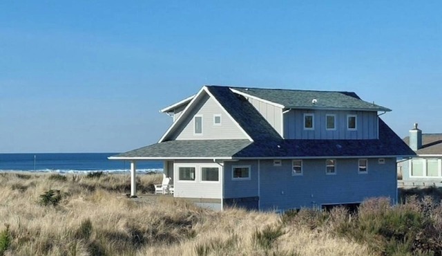 Blue Ocean Lodge | Oceanfront house in Westport with beach access, W/D