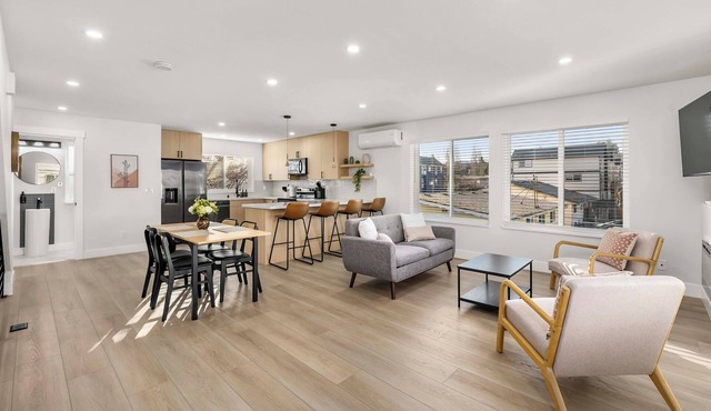 Brand New 3BR Townhome - Near Light Rail & Airport