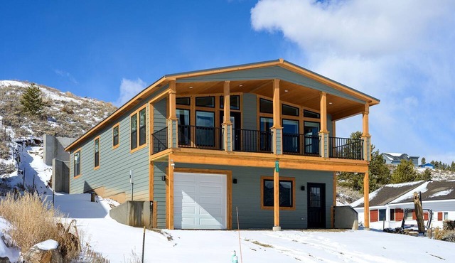 Brand New Cozy Mountain Retreat Cabin with Panoramic Views Near Winter Park, Tabernash Colorado