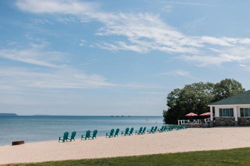 Breakers Resort - Lakeside in Saint Ignace