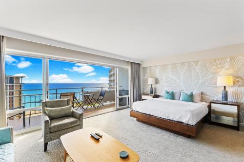 Breathtaking Studio Ocean Views! Pool! Beach!
