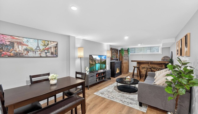 Bright & Modern 2BR Basement Suite w/Rustic Bar & Private Entrance in Kingston