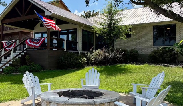 Bright Water-Front Cedar Creek Retreat