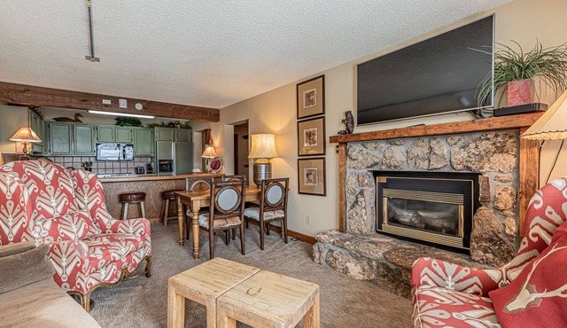 Bronze Tree 501 | Ski-In Condo with Panoramic Views and Indoor Pool