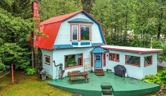 Brownell Homestead Inn-Experience the real Seward.