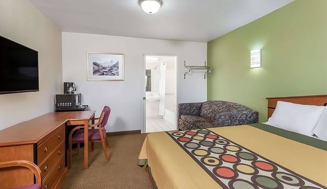 Budget-friendly Accommodation at Knights Inn Franklin Ave Waco! Free Parking