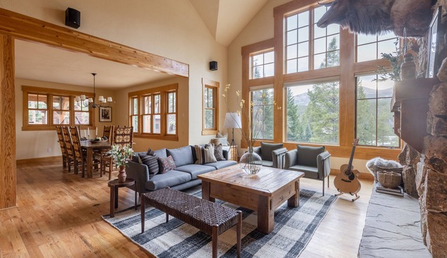 Buffalo by AvantStay | Beautifully Designed Cabin w/Hot Tub