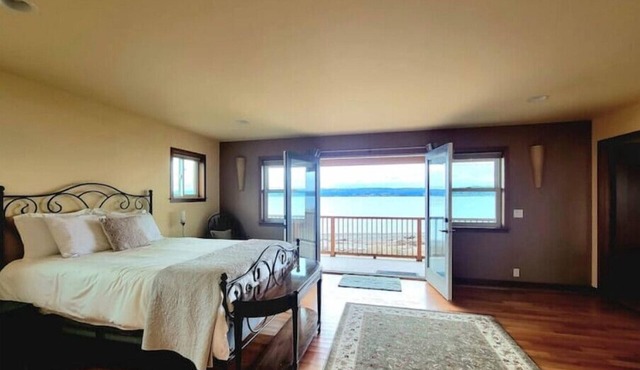 Bumble Beach Retreat - Steps from the beach