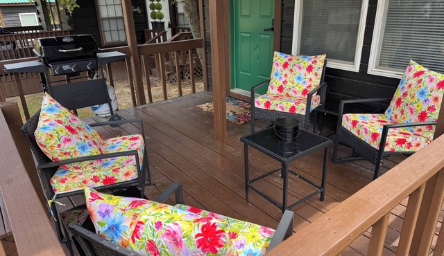 Cabin 2: Cozy Tiny Cabin, Sleeps 4, Pet Friendly in Checotah