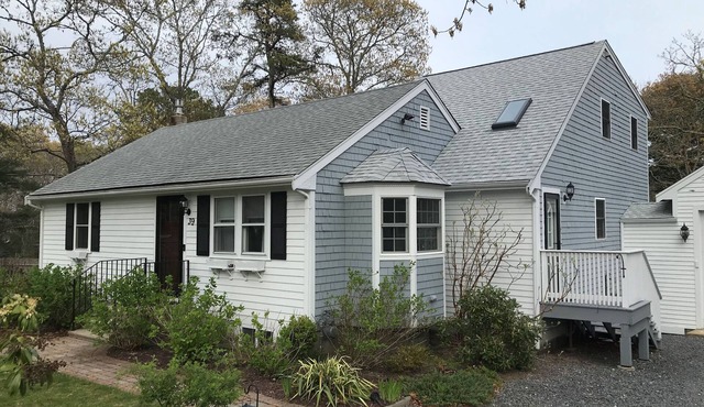 Cape Cod Getaway - close to beaches, shopping and more