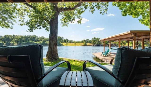 Casita Grove-2 Lakeside Homes w/Casita & Boat Lift