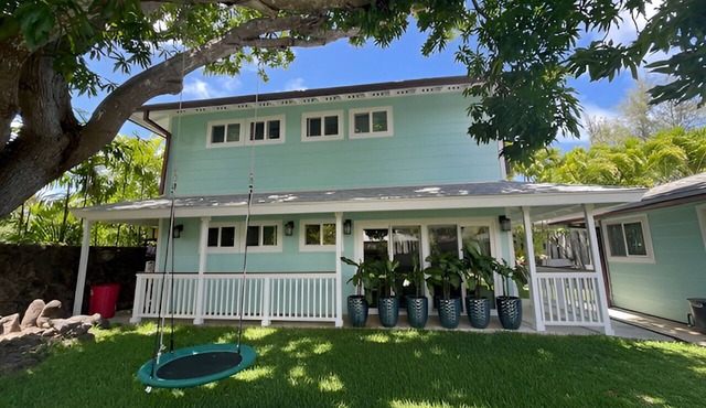 Charming 1.5 bedroom cottage, fully furnished in a great location!