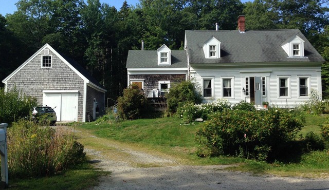 Charming 2-bedrm w/Sit Rm on 2nd fl/peaceful house close to Acadia A/C, WiFi