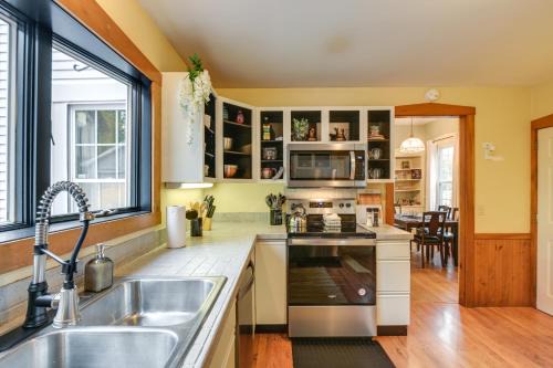 Charming Bangor Home w/Deck < 1 Mi to Downtown