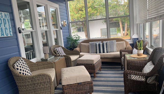 Charming Cottage in Lakeside close to Lake, Downtown & Central Park