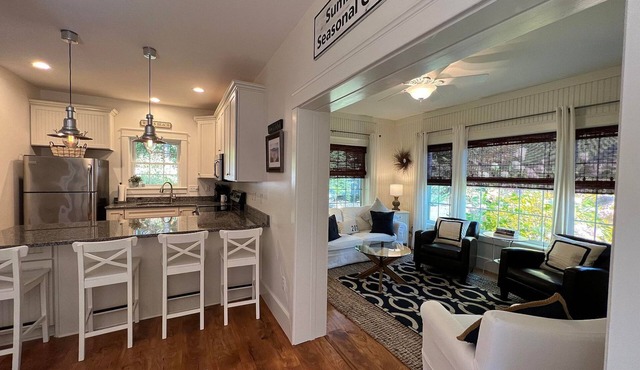 Charming Coastal Cottage 5 Minute Drive to Wells Beach