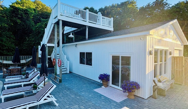 Charming Coastal 1 bedroom Cottage with Pool, Hottub, and Steps to the Beach