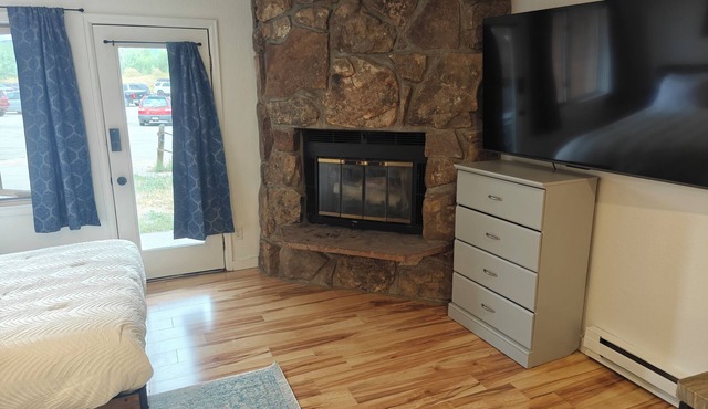 Charming condo in awesome Granby with hot tubs, pickleball, and fitness room
