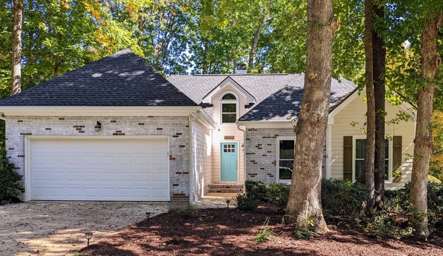 Charming Corner Cottage Retreat CLOSE to Pool, Downtown WF, Seminary, & More!