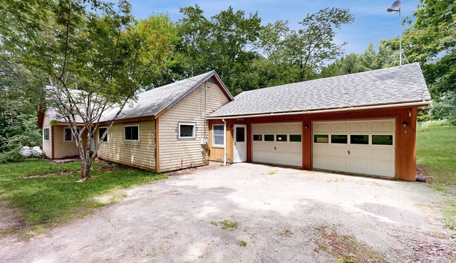 Charming Cottage with Modern Updates, BBQ Grill, and Nearby Attractions